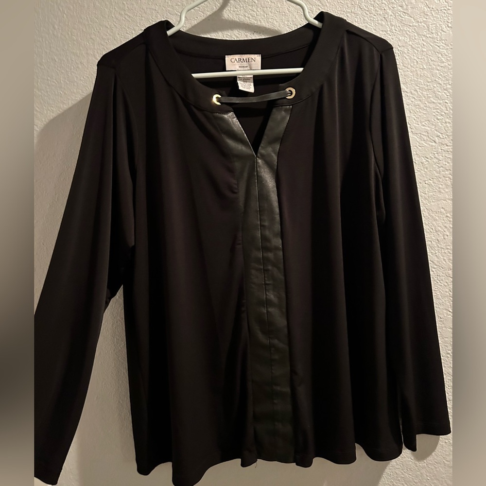 Carmen Marc Valvo long sleeve black top. 0x Size, Great condition!